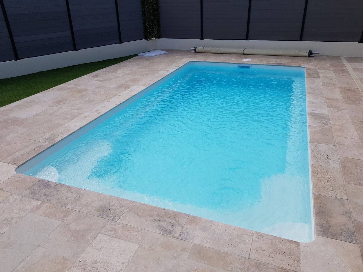 Piscine coque Baléares posée, 8,00 × 4,00 m