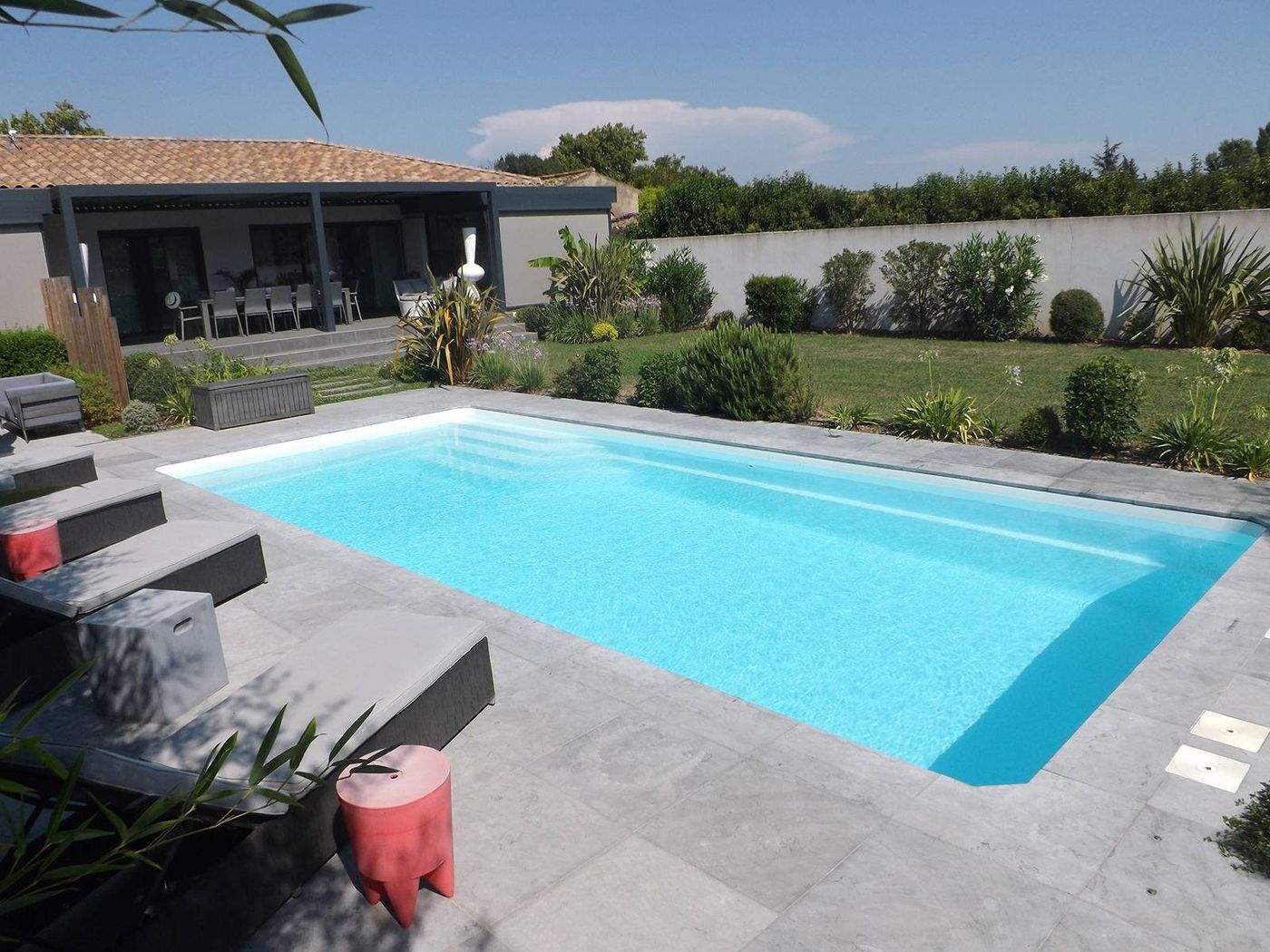 Piscine coque Bali posée, 10,00 × 4,00 m