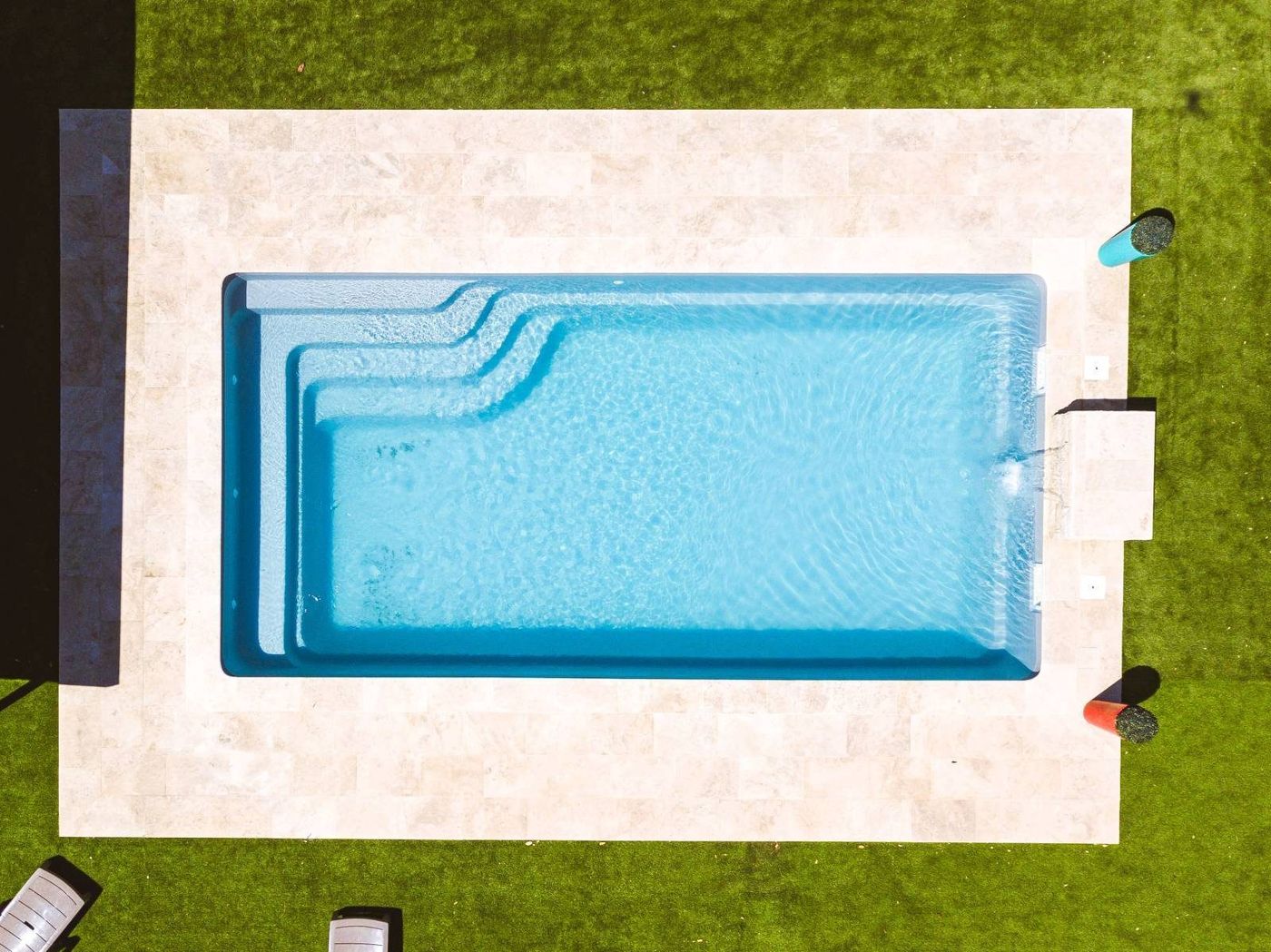 Piscine coque Bornéo posée, 7,00 × 4,00 m