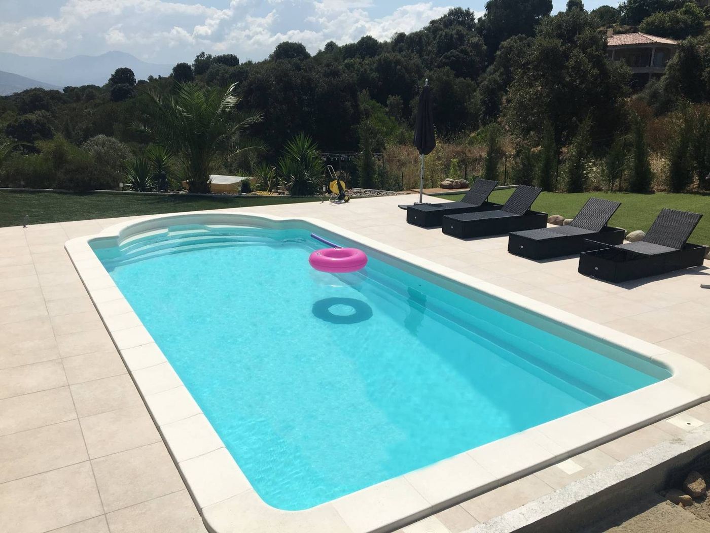 Piscine coque Capri posée, 8,10 × 3,90 m