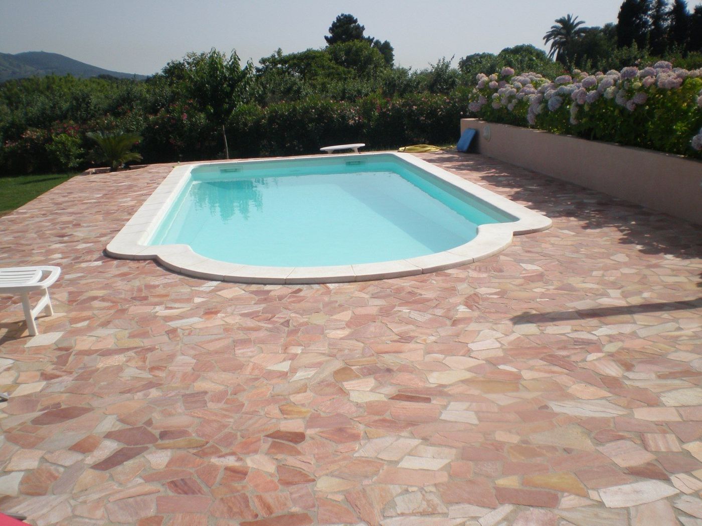 Piscine coque Corsica posée, 10,00 × 4,00 m