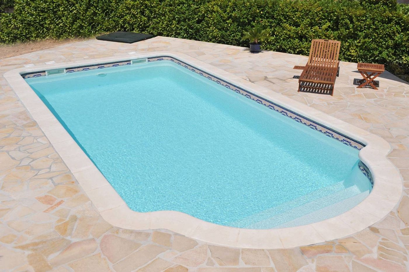 Piscine coque Crète posée, 7,70 × 3,70 m