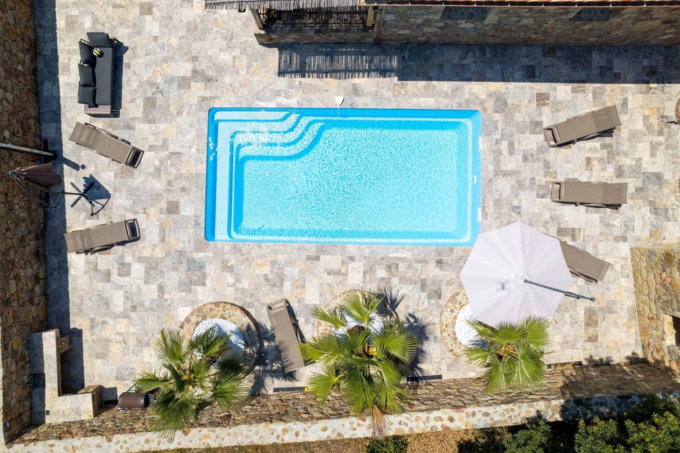 Piscine coque Féroé posée, 8,00 × 4,00 m