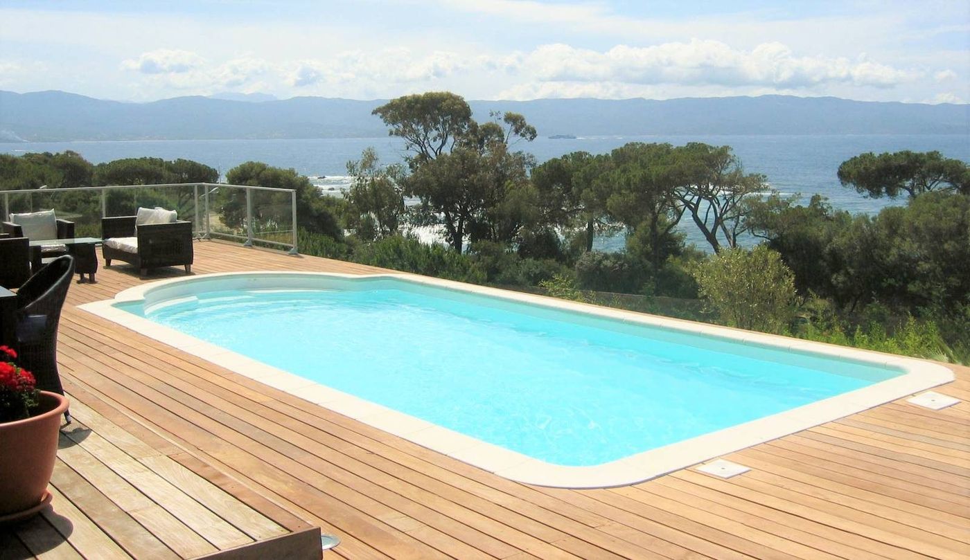 Piscine coque Hawaï posée, 9,00 × 3,90 m