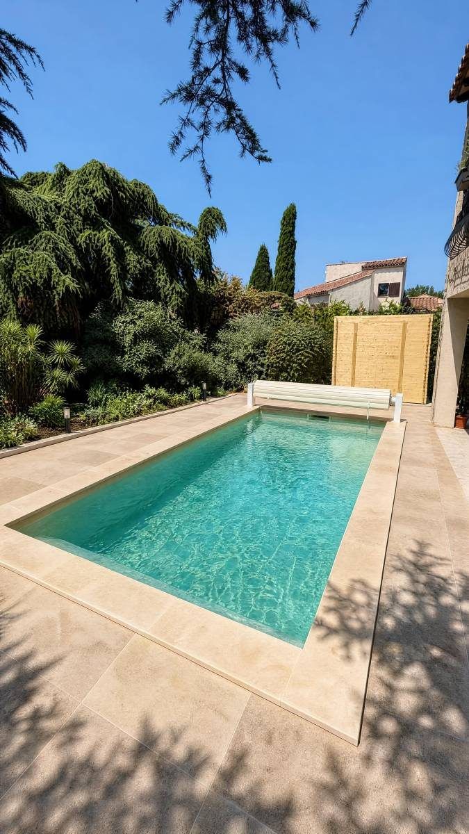 Piscine coque Lavezzi posée, 5,40 × 2,90 m