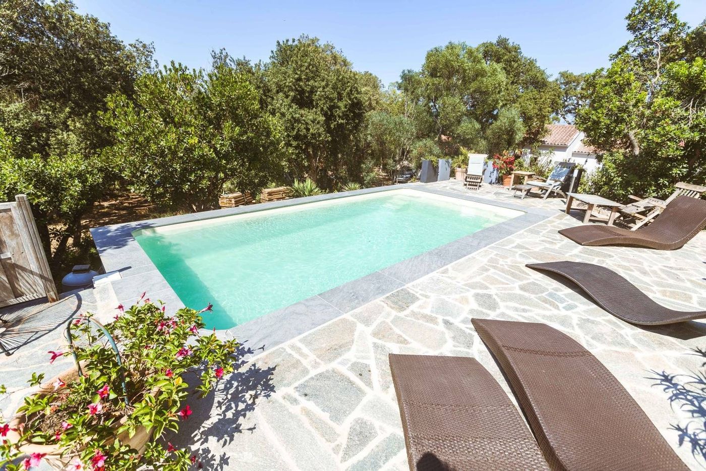 Piscine coque Sicile posée, 6,90 × 3,20 m