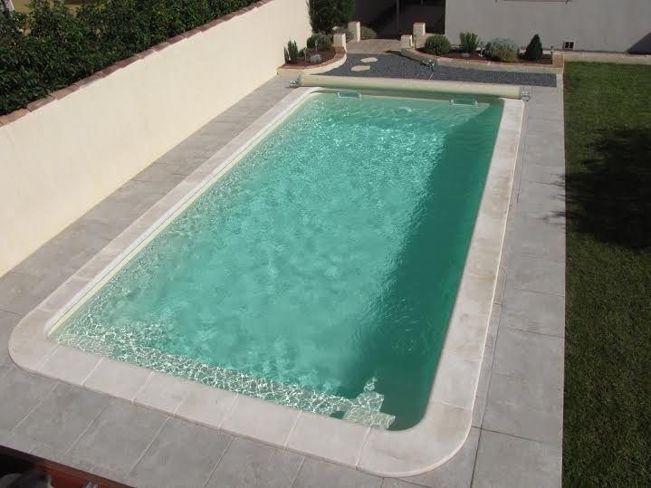 Coque France Piscines Composites, teinte beige