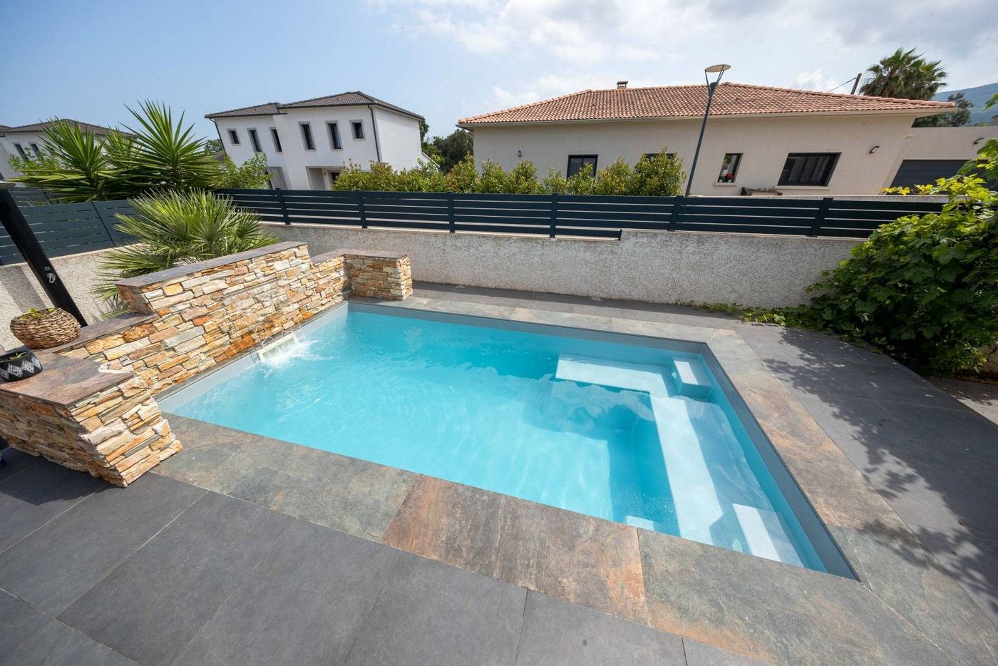 Piscine coque Wallis posée, 4,40 × 2,25 m