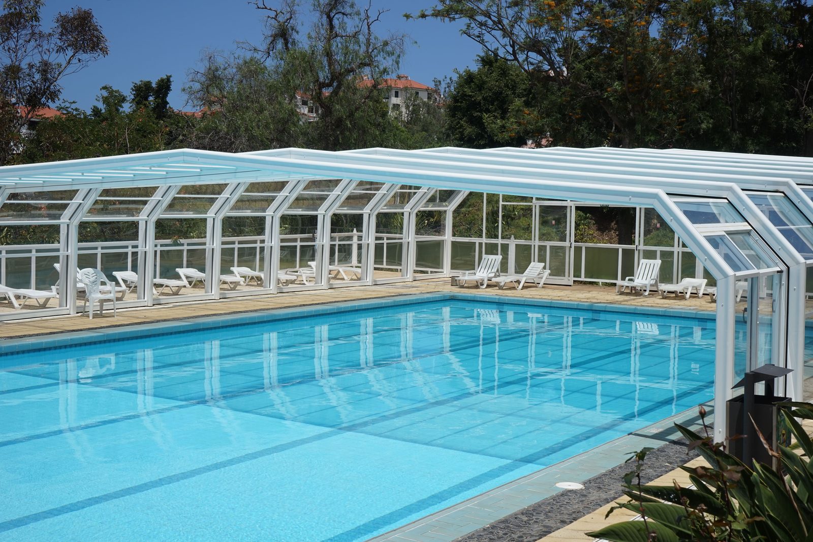 Abri de piscine : prix, types et choix 2026